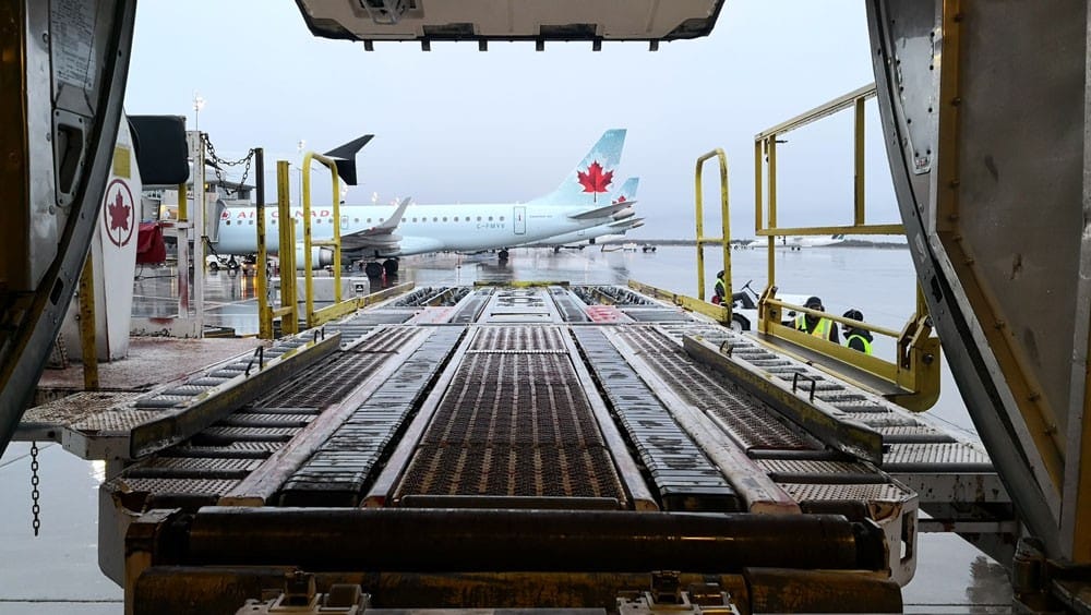 avion en aeropuerto canada